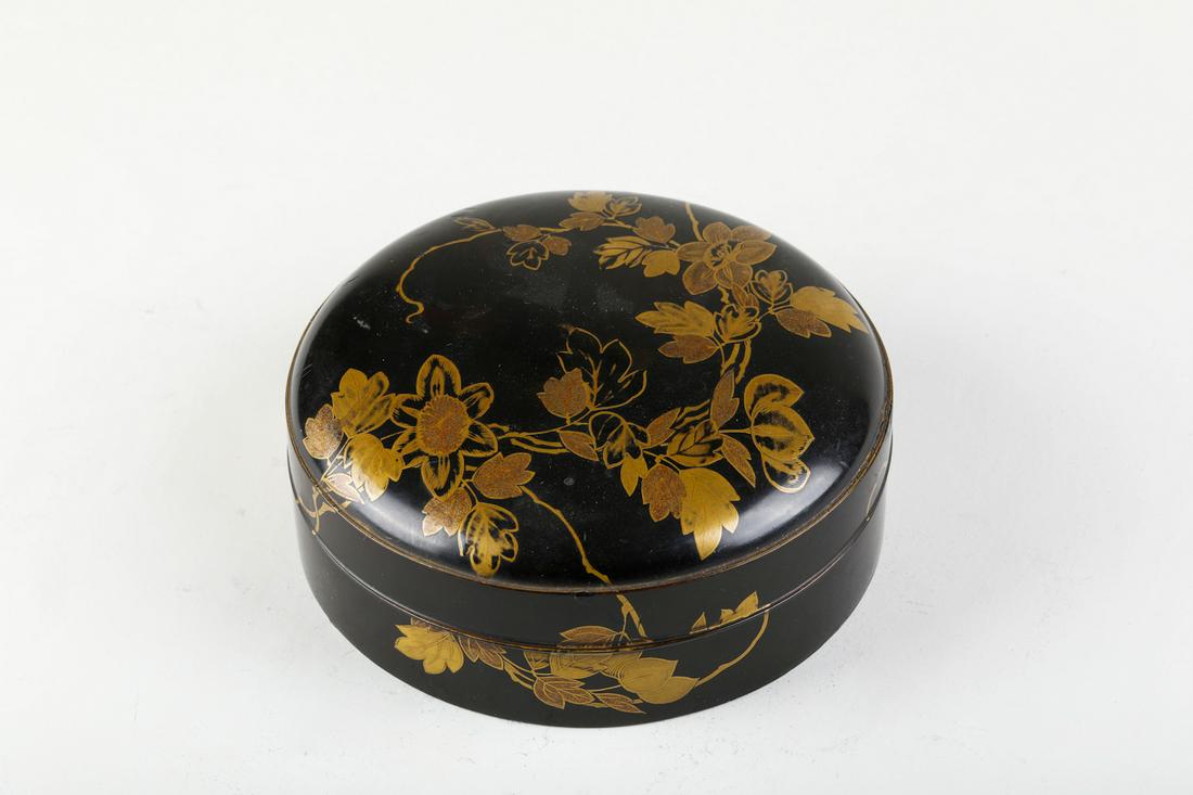 A Japanese Lacquer Cover Box (1 of 5)