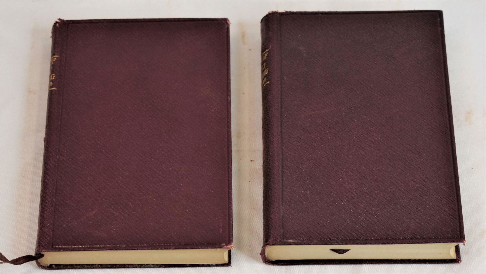 The World Classics Poems of Robert Browning Books: This is a Lot of 2 Worlds Classics Books this Lot includes. -The Worlds Classics LVIII Poems and Plays of Robert BrowningTitle Page ReadsPoems and plays of Robert Browning 1833-1842Humphrey MilfordOxf