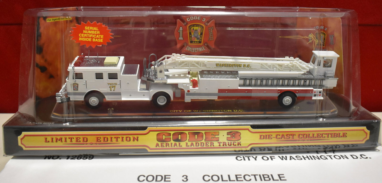 1/64 Code 3 Seagrave Washington DC Aerial Ladder Truck 17 12659 (1 of 1)