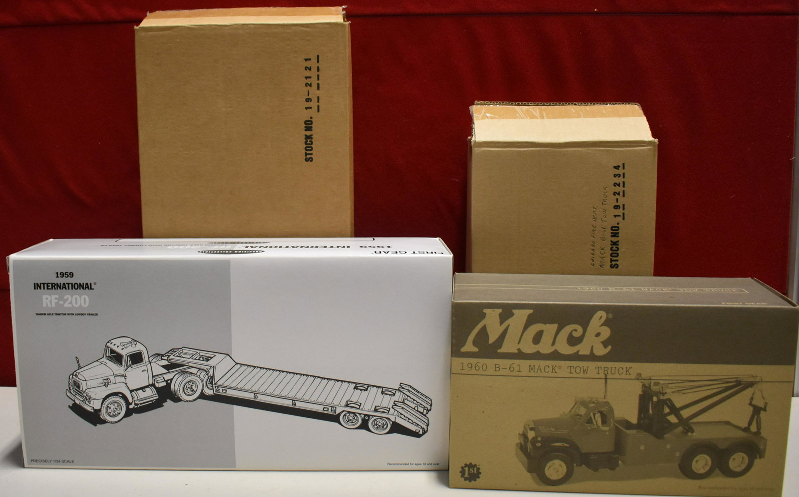 First Gear 1959 International RF-200 & Mack 1960 B-61 Mack Tow Truck Chicago Fire (1 of 1)