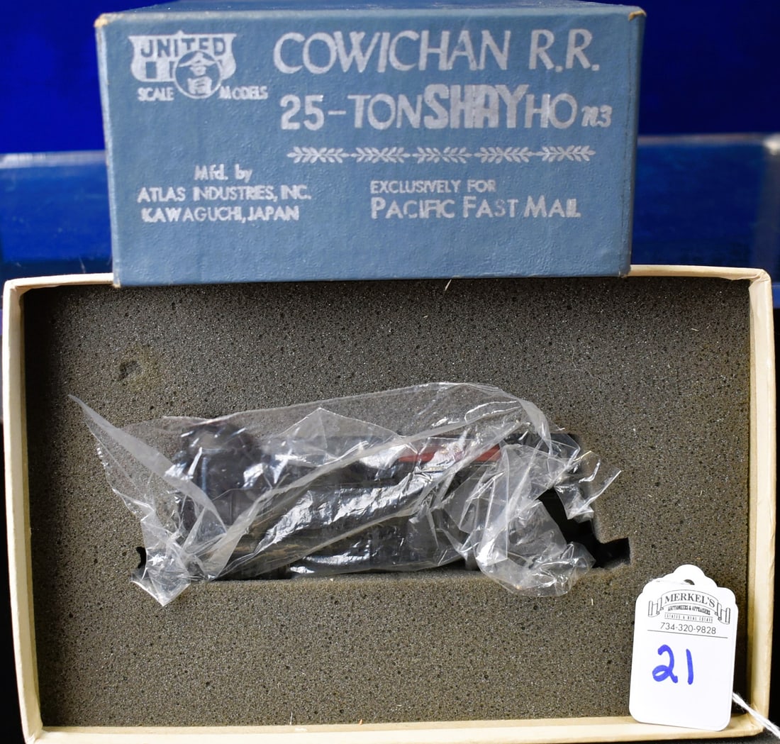 United Scale Models - Scale Model Painted Locomotive (1 of 2)