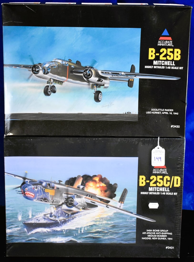 Lot of 2 - Accurate Miniatures Model Airplanes (1 of 5)