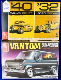 Lot of 2 Vintage AMT Model Car Kits - 1/25 Scale