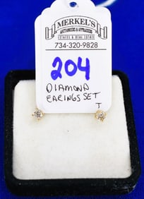 Round Cut Diamond Earring Set in Gold Mount