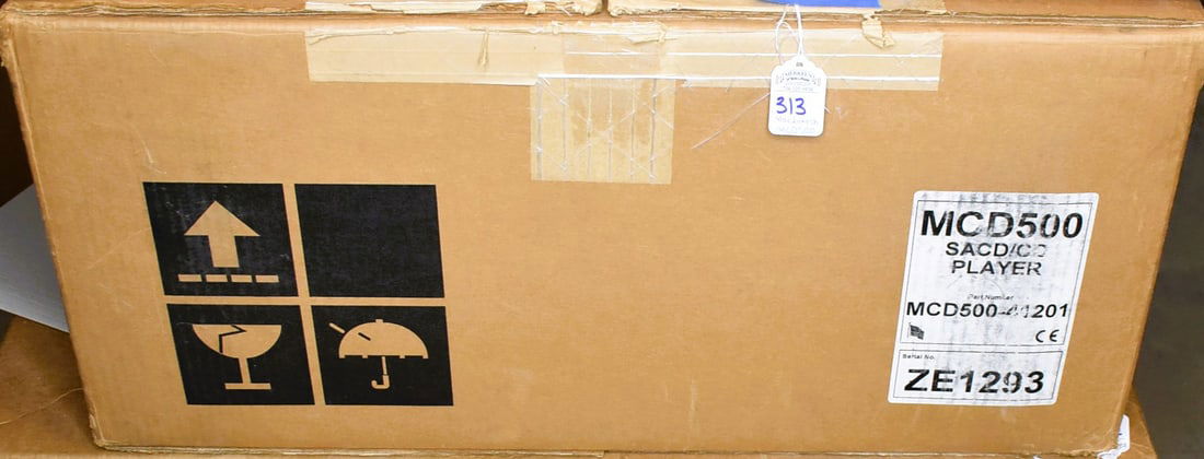 McIntosh MCD500 SACD/CD Player (1 of 7)