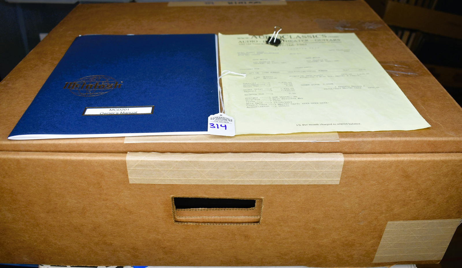 McIntosh C220 Tube Preamplifier with Manual and Remote Control (1 of 8)