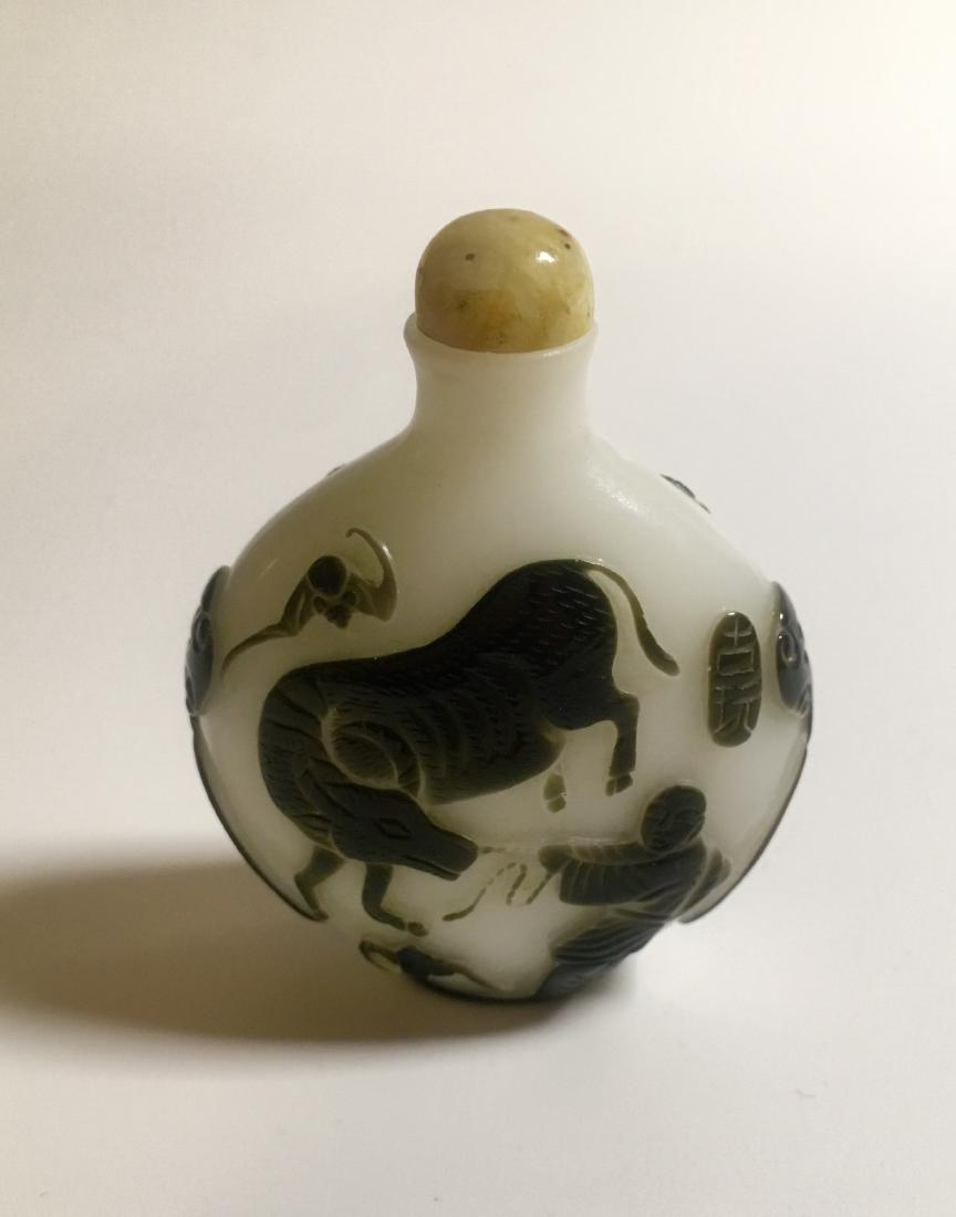 18th chinese carving snuff bottle (1 of 6)