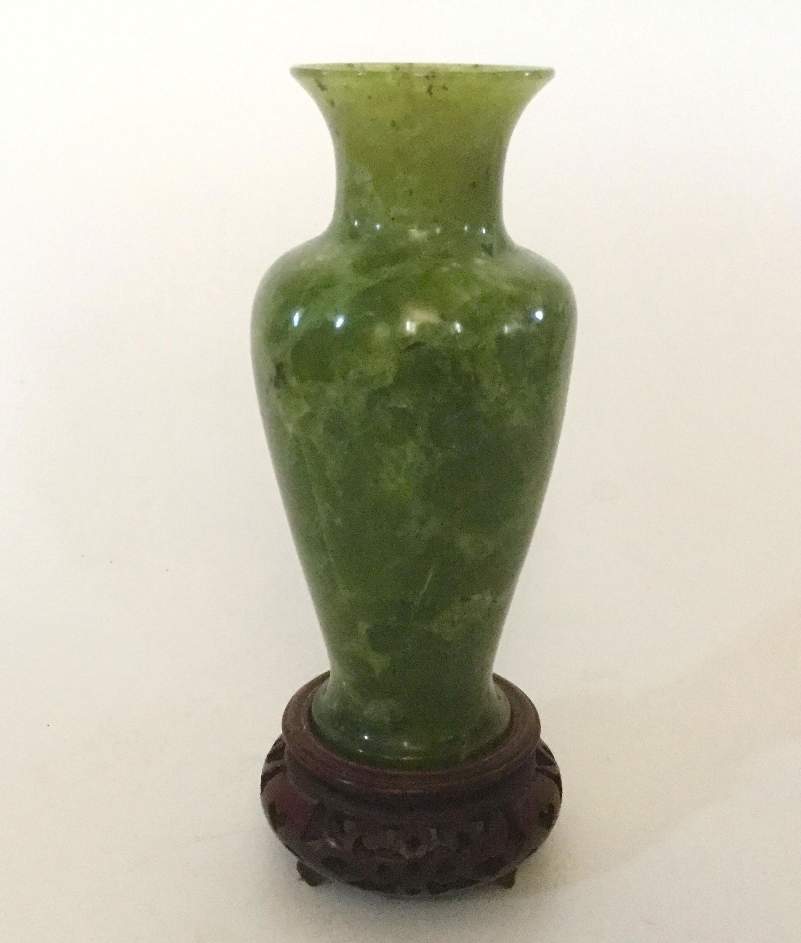 ANTIQUE CHINESE GREEN CARVED JADE JADEIDE VASE (1 of 1)
