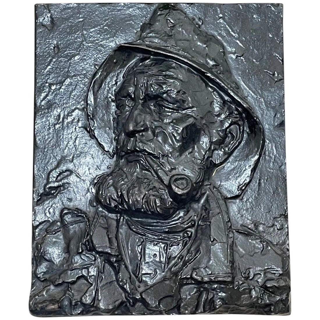 PIPE SMOKER ARCHITECTURAL WALL PLAQUE: Size: 34.5cm x 28cm x 6cm Medium: Iron/ Cast iron Descritpion: 1 Collectible Antique English Fisherman Sea Captain Pipe Smoker Architectural Reclaimed Wall Plaque Fixture. Made from cast iron. This is