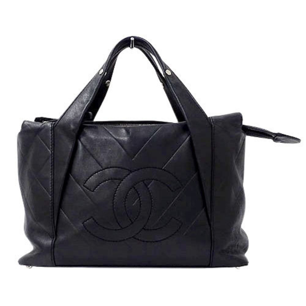 CHANEL CHEVRON LEATHER HANDBAG: Brand: Chanel Type: Handbag, Tote bag Material: Leather Size: 20cm x 32cm x 11cm / 7.87'' x 12.59'' x 4.33''.1'' Handle Length: 34cm / 13.38'' Accessories: Guarantee card