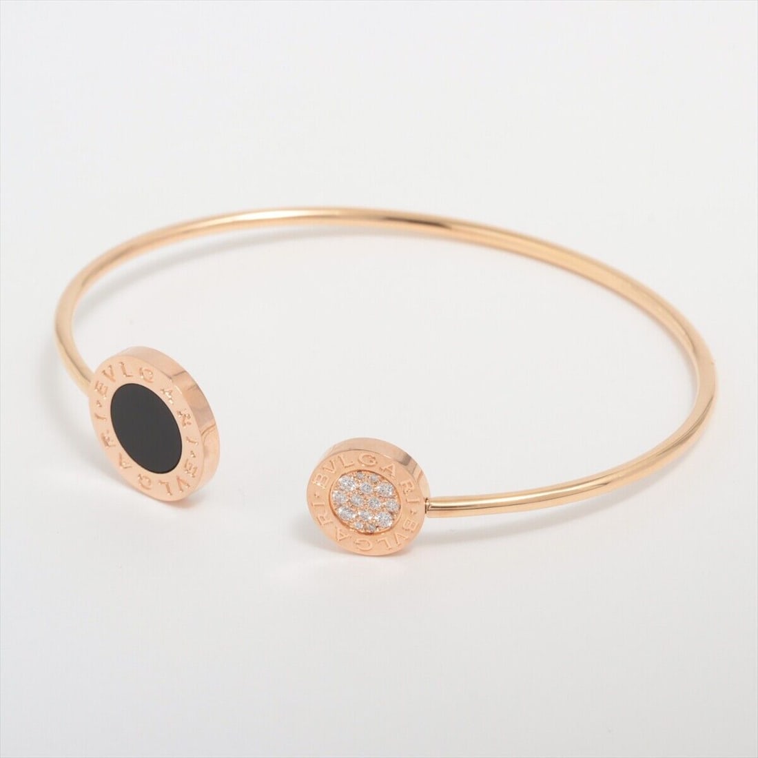 BULGARI ONYX DIAMOND BRACELET: Brand: Bulgari Production line: BVLGARIBVLGARI Length: 5.9" Weight: 8g Accessories: Box, Guarantee