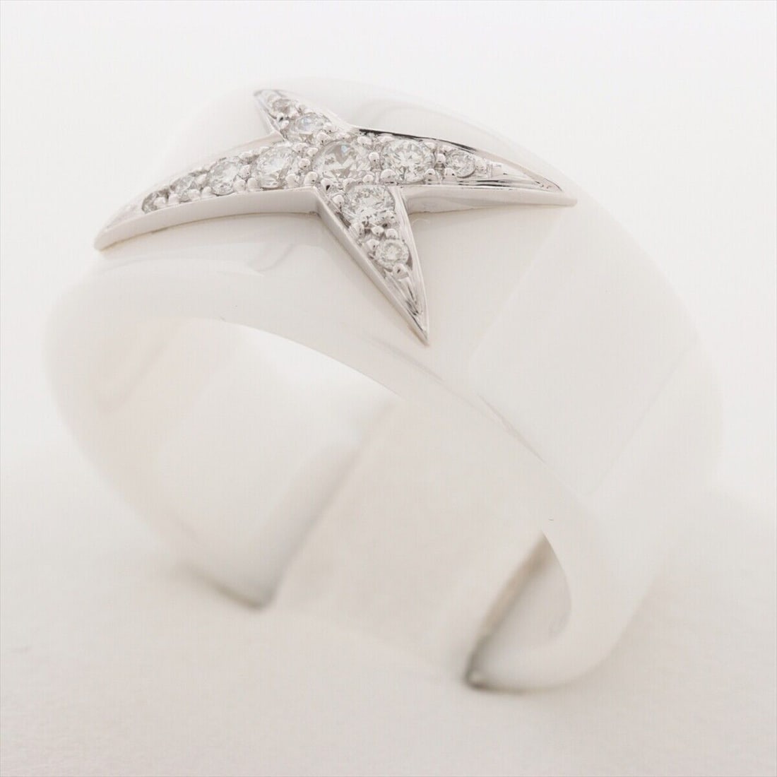 MAUBOUSSIN ETOILE DIAMOND CERAMIC 18K WHITE GOLD RING: Brand: Mauboussin Type: Ring Material: Diamond, Ceramic, 18K White Gold Weight: 9g Ring Size: 8 Accessories: Box