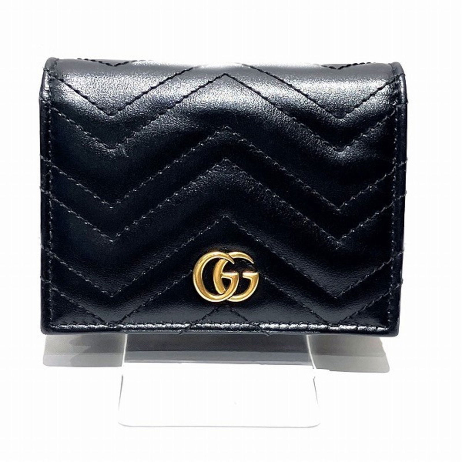 Gucci GG Marmont Wallet: Gucci GG Marmont Wallet Brand: Gucci Type: Wallet (bi-fold) Gender: Women Material: Leather Color: Black Size (HxWxD): 8cm x 11cm x 2cm / 3.14'' x 4.33'' x 0.78'' Accessories: Box, Dust b