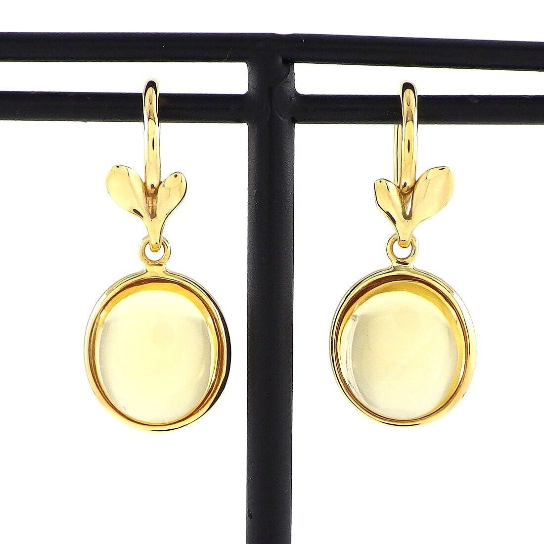 Tiffany & Co. Hook Pierced Earrings: Tiffany & Co. Hook Pierced Earrings Pre-owned-used Hook Pierced Earrings by Tiffany & Co. Condition. [Scratches] Slight scratches. [Dirt] Unnoticeable dirt. Notes: Please take a look at the descriptio