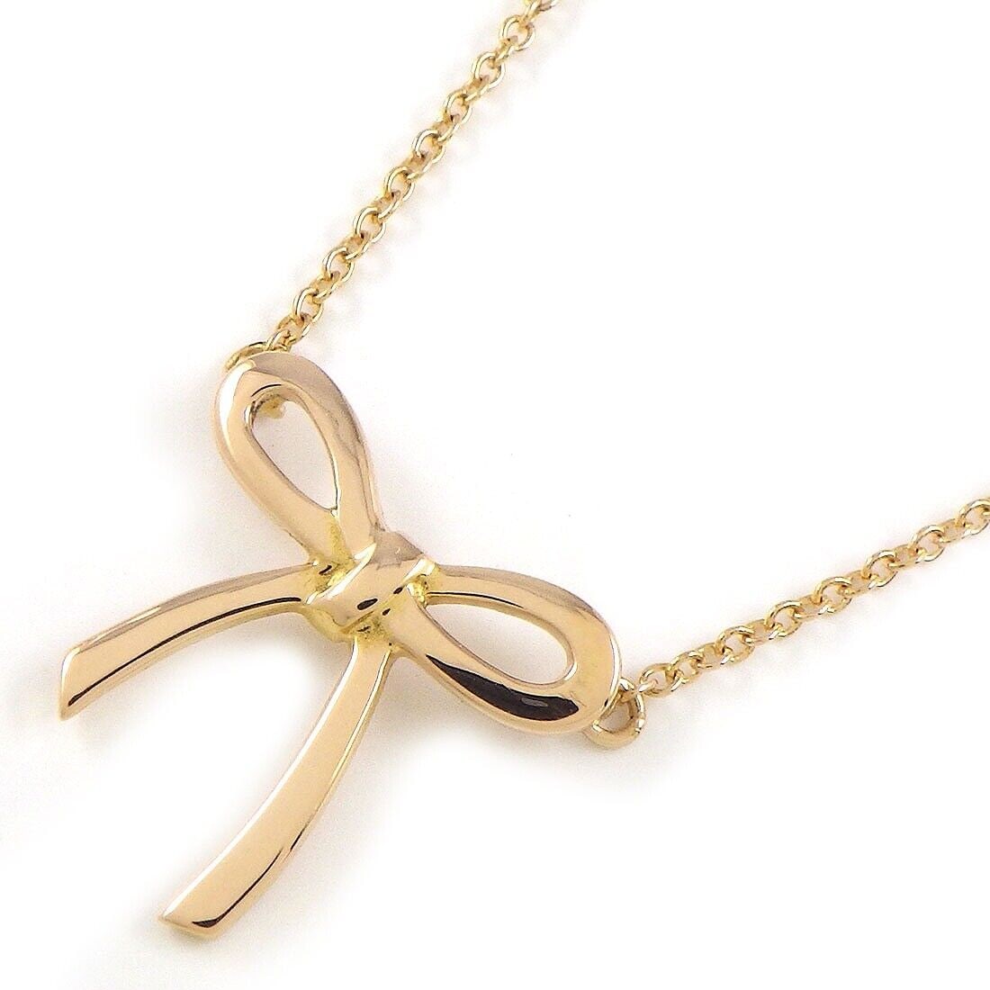 Tiffany & Co. Necklace Bow Ribbon: Tiffany & Co. Necklace Bow Ribbon Pre-owned-used Necklace by Tiffany &: Co. Condition. [Scratches] Unnoticeable scratches. [Dirt] Unnoticeable dirt. Notes: Although it has been polished, there may 