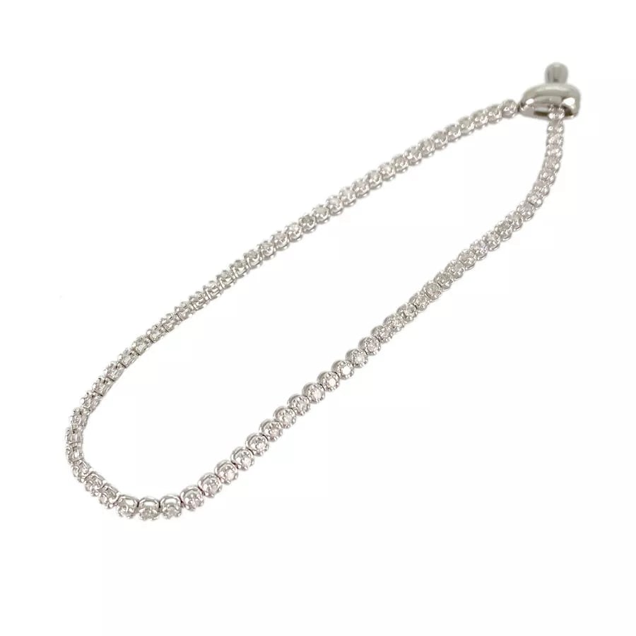 Tennis bracelet White gold diamond: Tennis bracelet White gold diamond Brand: Unsigned Jewelry Type: Tennis bracelet Material: White gold diamond Color: Silver Size: Weight:4.7g Diamond: 1.00ct Bracelet total length: 7.5 " Accessori