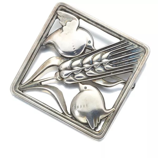 GEORG JENSEN BROOCH 250 ARNO MALINOWSKI: Georg Jensen Brooch 250 Arno Malinowski Brand: Georg Jensen Type: Brooch Material: 925/Sterling Silver Color: None Size: Design size: 39.2 x 39.2mm Accessories: None Accessories Notice: W