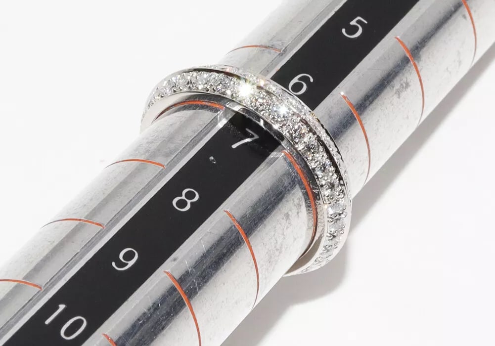 VAN CLEEF & ARPELS COUTURE ETERNITY RING: Van Cleef & Arpels Couture Eternity Ring Brand: Van Cleef & Arpels Type: ring Material: Pt950 (Platinum) Color: None Size: 4 Accessories: None Accessories Notice: When purchasing pre-owne