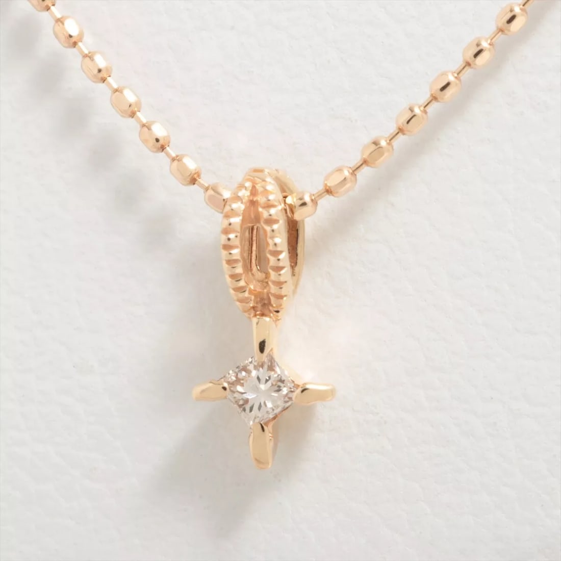 AGET DIAMOND NECKLACE: aget diamond Necklace Brand: aget Type: Necklace Material: None Color: None Size: Chain length:40.6 Accessories: None Accessories Notice: When purchasing pre-owned goods, please refer to