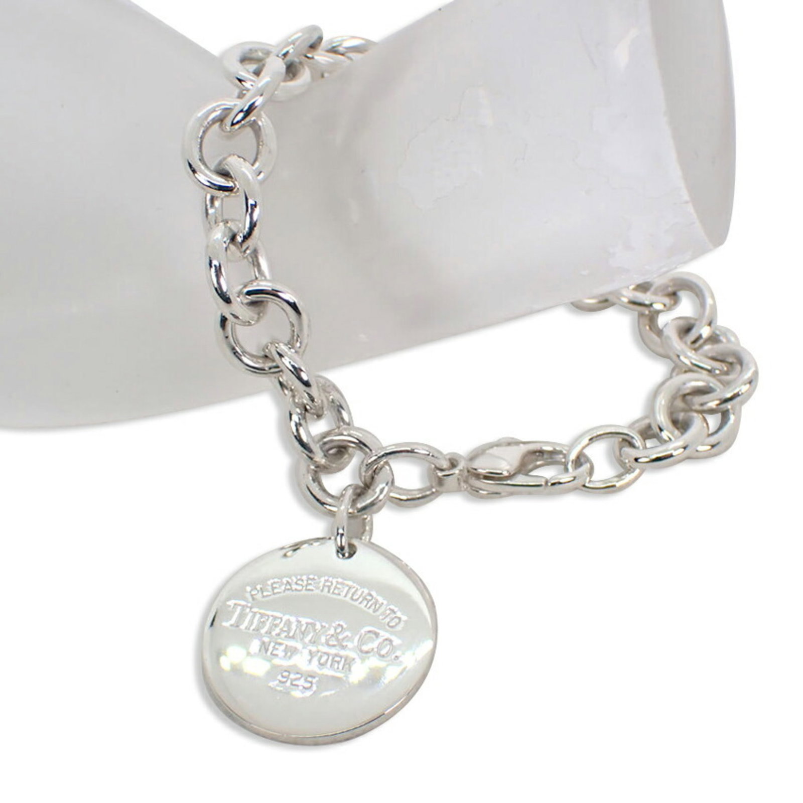 TIFFANY SV925 RETURN TOE TAG BRACELET: Tiffany SV925 return toe tag bracelet Brand: Tiffany Type: Charm bracelet Material: Silver 925 Color: Silver Size: Total Length 20cm / 7.87'', Diameter 23.4cm / 9.21'' Accessories: None A