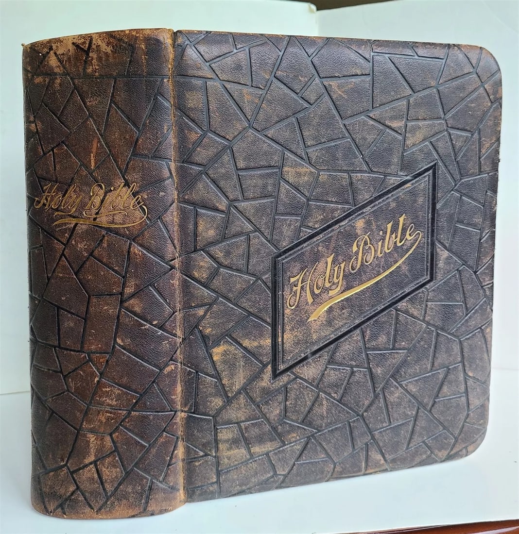 1887 ANTIQUE VICTORIAN MASSIVE ENGLISH BIBLE ILLUSTRATED FOLIO GUSTAVE DORE: Year/Century: 19th century Language: English Subject: Illustrated Binding: Fine Binding Description: Holman and Co., Philadelphia, 1887 Completely color and black-and-white illustrated, with engraving