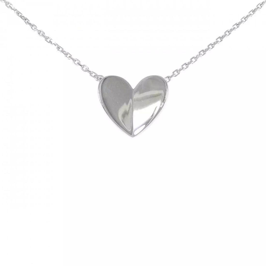 VAN CLEEF & ARPELS HEART NECKLACE: Van Cleef & Arpels Heart Necklace Brand: Van Cleef & Arpels Type: Necklace Material: 750 White Gold Color: None Size: 38 42cm Accessories: None Accessories Notice: When purchasing pre-own