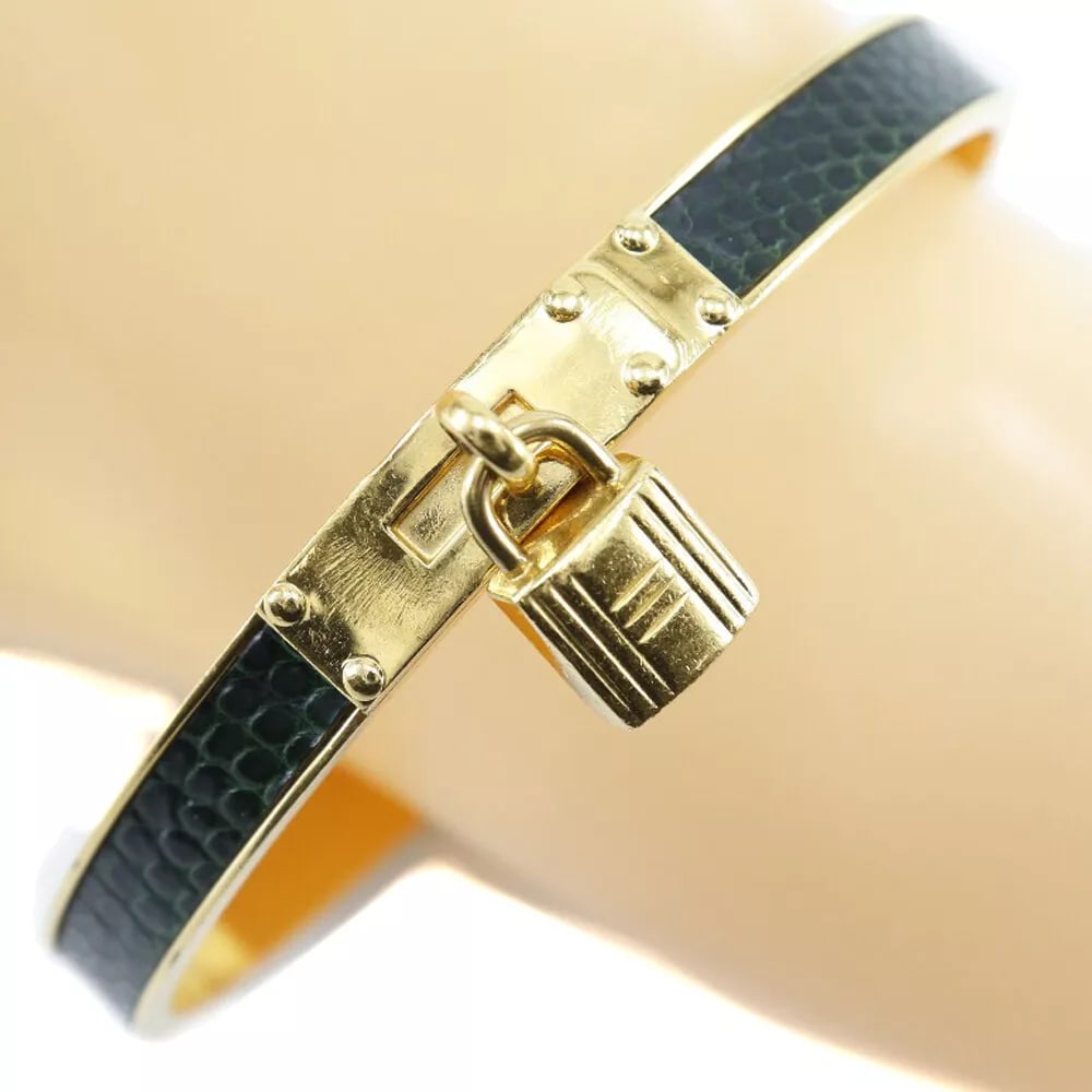 HERMES KELLY BANGLE BANGLE GOLD/GREEN PLATED GOLD: HERMES Kelly bangle Bangle gold/Green Plated Gold Brand: Bangle Type: Bangle Material: Plated Gold Color: gold Size: Wrist circumference?20.5cm Bracelet width?0.8cm Accessories: None Acce