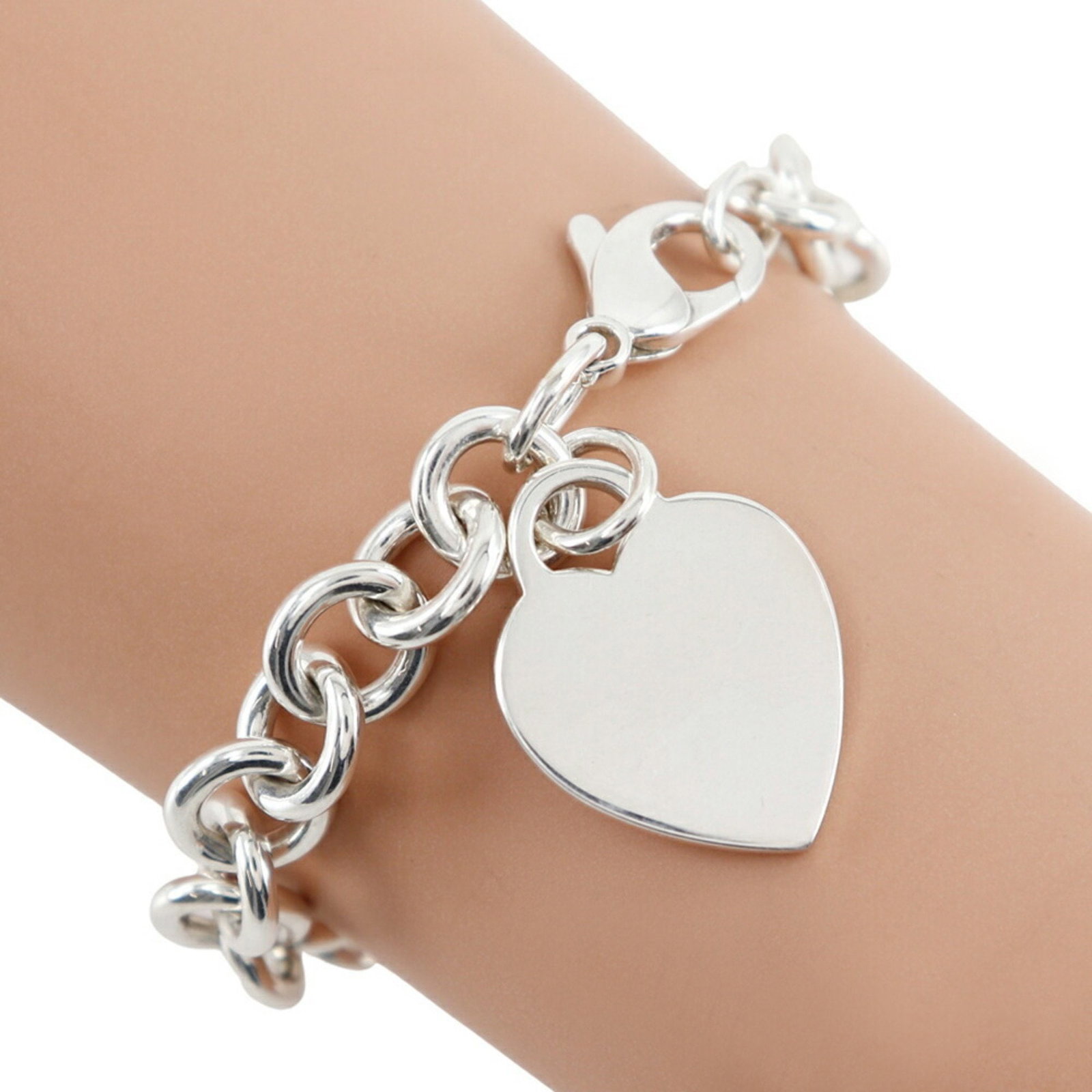 TIFFANY & CO. RETURN TO BRACELET HEART SILVER 925: TIFFANY & Co. Return to Bracelet Heart Silver 925 Brand: Tiffany Type: Charm bracelet Material: Silver 925 Color: Silver Size: Length 16cm / 6.29'' Accessories: None Accessories Notice: W