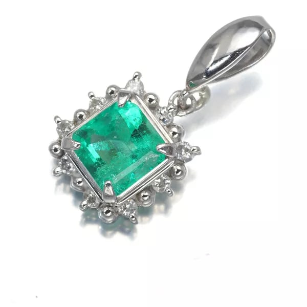 EMERALD DIAMOND CLASSIC PENDANT 900 PLATINUM: Emerald Diamond Classic Pendant 900 Platinum Brand: Unbranded Type: Pendant Material: 900/Platinum Color: None Size: Design size: 9.8 x 9.5mm Total length pendant : 18.5mm diameter: 5.8 x 2.5mm Ac