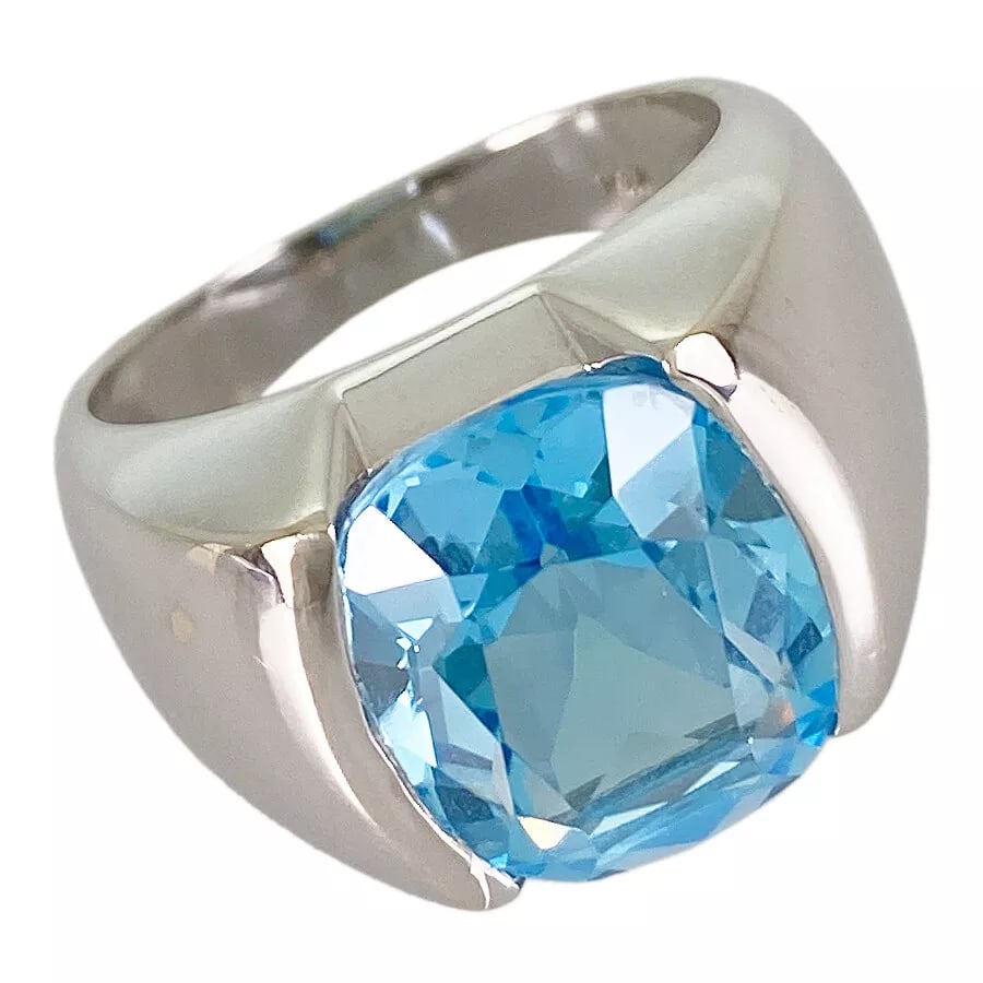ANTONINI WHITE GOLD BLUE TOPAZ RING: ANTONINI White gold Blue Topaz Ring Brand: ANTONINI Type: Ring Material: K18WG Blue Topaz Color: Silver Size: 5 Accessories: None Accessories Notice: When purchasing pre-owned goods, plea