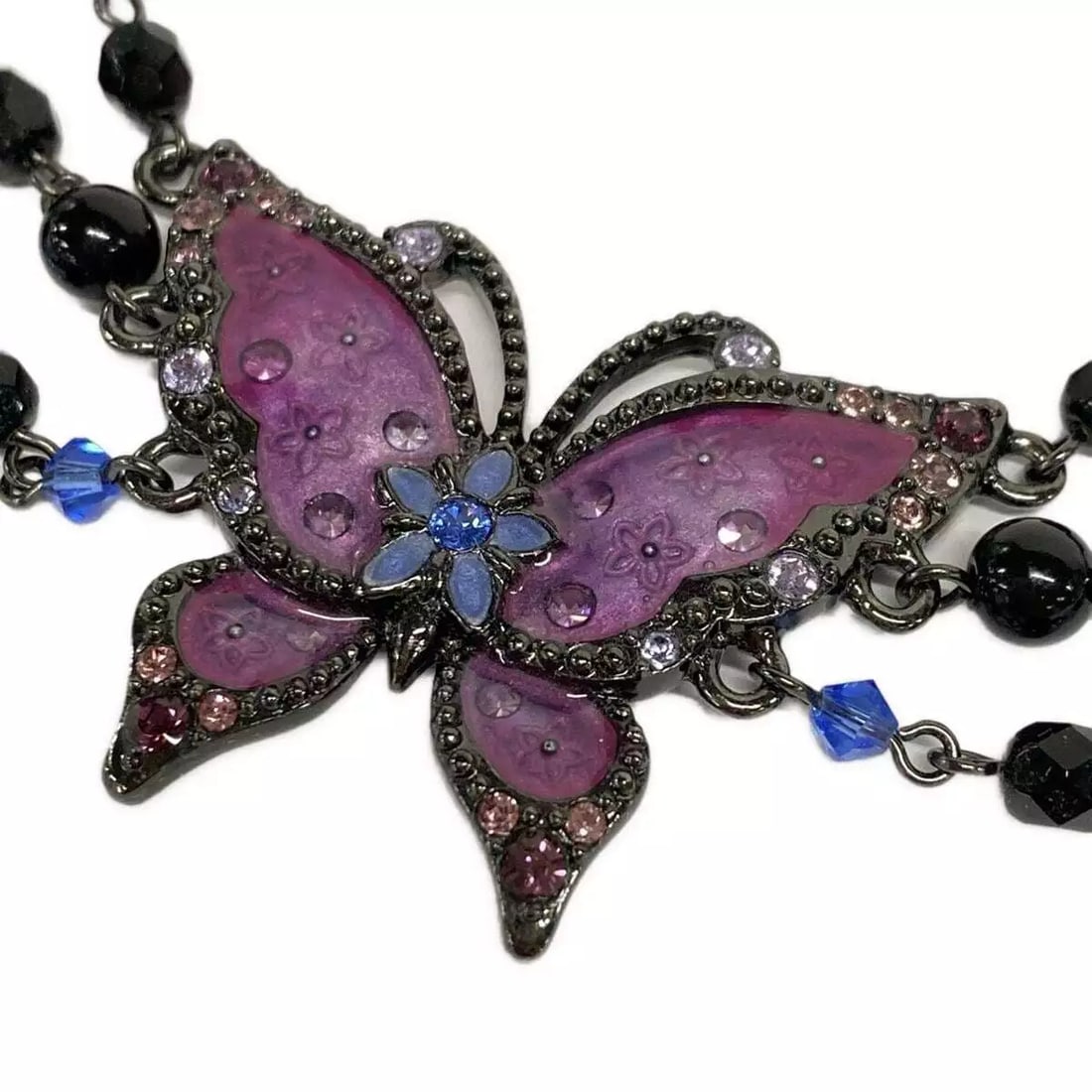ANNA SUI PURPLE BLACK BLUE HARDWARE NECKLACE: ANNA SUI Purple Black Blue Hardware Necklace Brand: ANNA SUI Type: Necklace Material: Hardware, Plastic, Rhinestones Color: Purple, Black, Blue Size: Top: 1.3 inch (3.3 cm) * 1.73 inch (4.4 cm) Ch