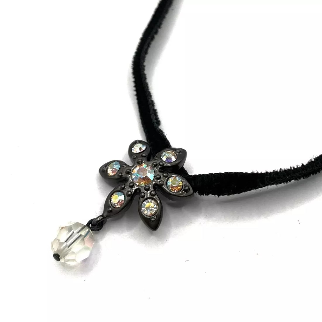 ANNA SUI BLACK CLEAR CHEMICAL FIBER HARDWARE NECKLACE: ANNA SUI Black Clear Chemical Fiber Hardware Necklace Brand: ANNA SUI Type: Necklace Material: Chemical Fiber, Hardware, Rhinestones Color: Black, Clear Size: Top: 0.98 inch (2.5 cm) * 0.55 inch (
