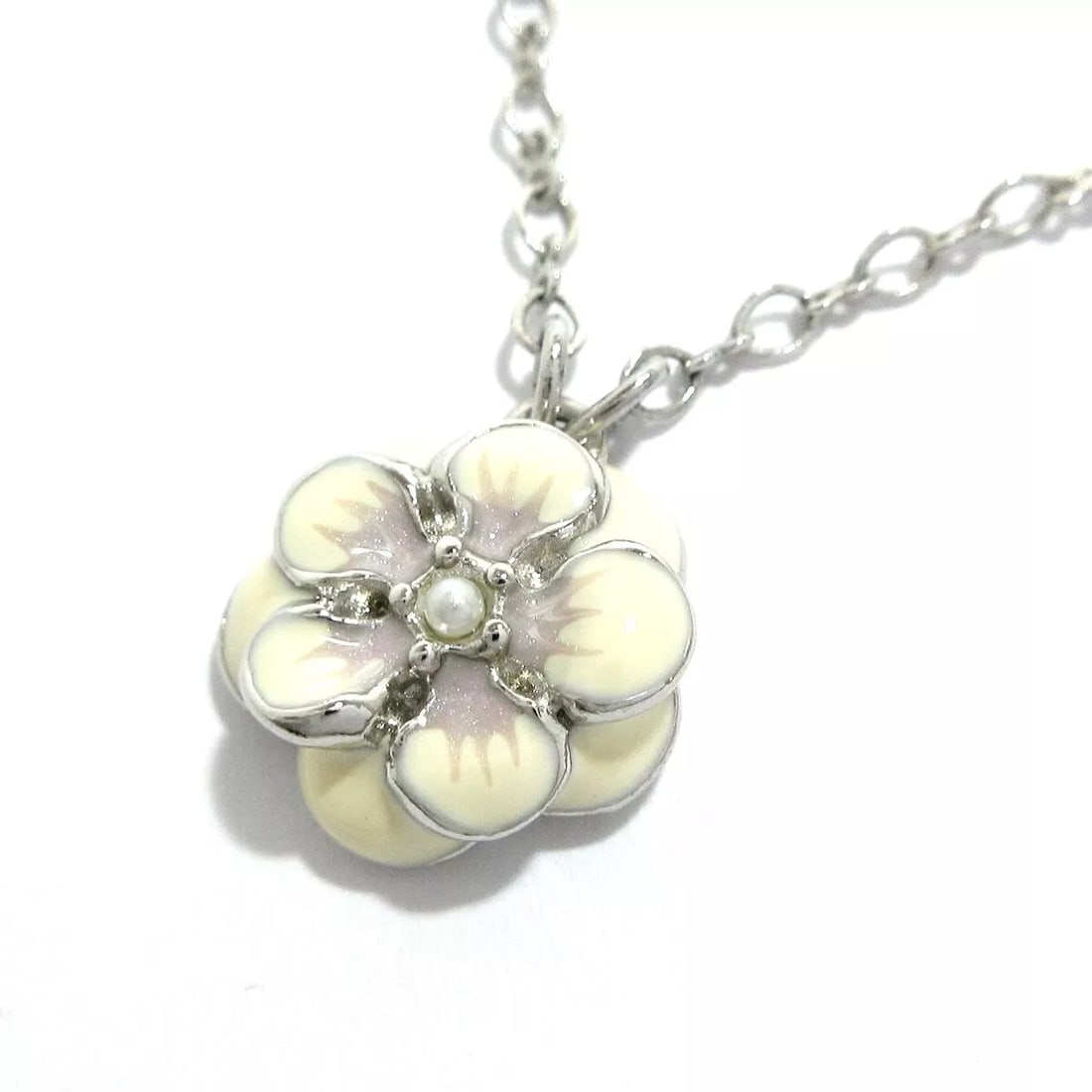 ANNA SUI SILVER CREAM HARDWARE NECKLACE: ANNA SUI Silver Cream Hardware Necklace Brand: ANNA SUI Type: Necklace Material: Hardware Color: Silver, Cream Size: Top: 0.47 inch (1.2 cm) * 0.47 inch (1.2 cm) Chain: 13.98 inch (35.5 cm) - 15.9