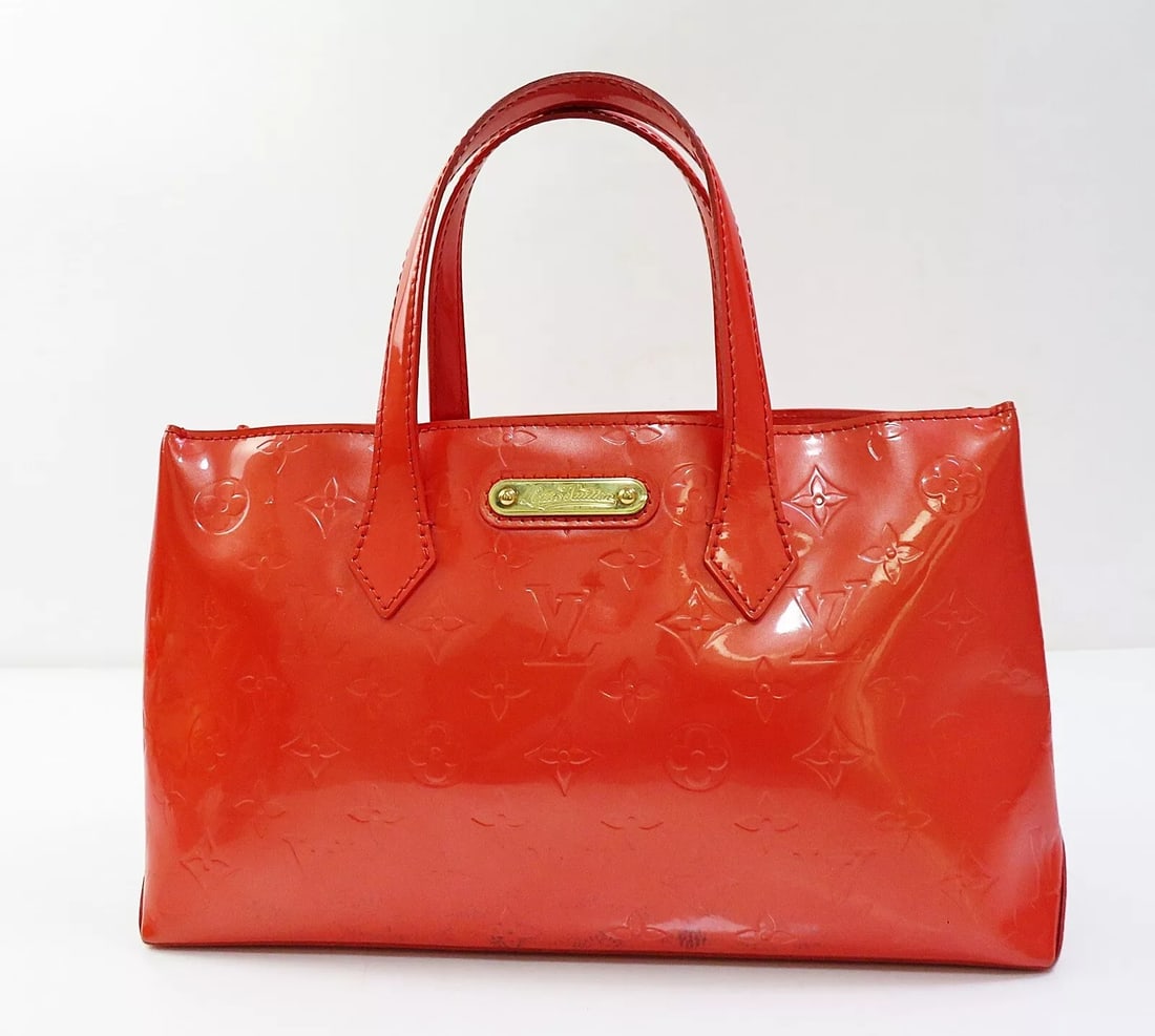 LOUIS VUITTON WILSHIRE PM ORANGE SUNSET VERNIS HAND BAG: LOUIS VUITTON Wilshire PM Orange Sunset Vernis Hand Bag Brand: Louis Vuitton Type: Tote Material: Patent Leather Color: Orange Size: W 11.8 x H 6.7 x D 3.9inch Accessories: None Accessori