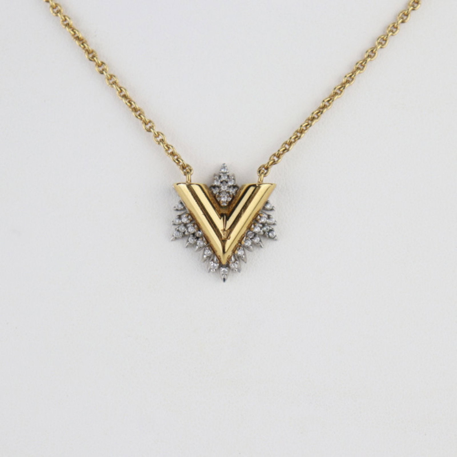 LOUIS VUITTON COLLIER GLORY V NECKLACE: Louis Vuitton Collier Glory V Necklace Brand: Louis Vuitton Type: Necklace Material: Metal, Rhinestone Color: Gold, Silver Size: Neck Circumference: 40 cm - 45.5 cm / 15.74'' - 17.91'' Pendant Size: 1