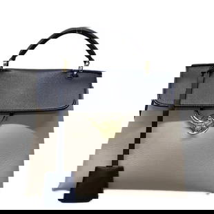 SALVATORE FERRAGAMO JET SET - GRAY NAVY LEATHER HANDBAG: Salvatore Ferragamo Jet Set - Gray Navy Leather Handbag Brand: Salvatore Ferragamo Type: Handbag Material: Leather Color: Gray, Navy Size: Height: 7.09 inch (18 cm) Width: 8.27 inch (21 cm) - 9.45