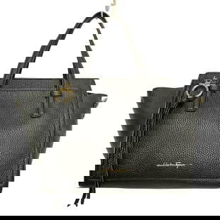 SALVATORE FERRAGAMO AMY BLACK LEATHER - HANDBAG: Salvatore Ferragamo Amy Black Leather - Handbag Brand: Salvatore Ferragamo Type: Handbag Material: Leather Color: Black Size: Height: 8.66 inch (22 cm) Width: 9.06 inch (23 cm) - 13.39 inch (34 cm