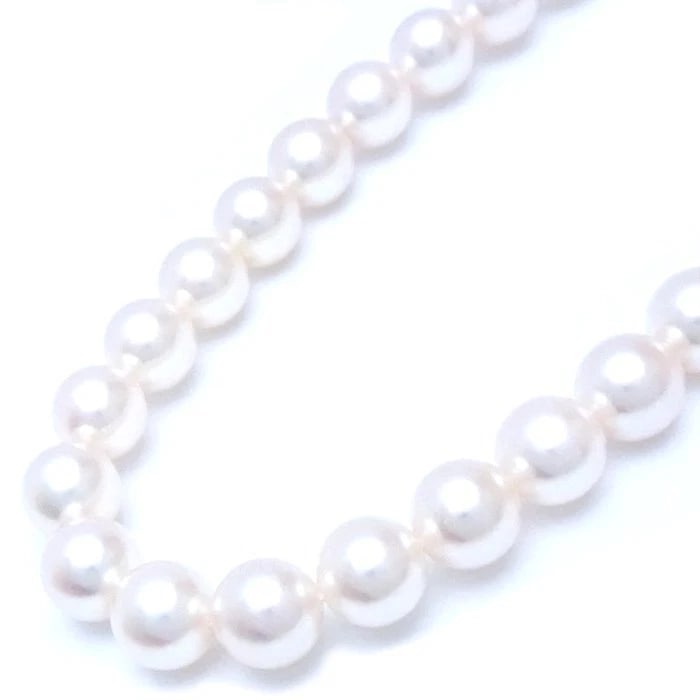 MIKIMOTO SILVER CLASP NECKLACE PEARL: MIKIMOTO Silver Clasp Necklace Pearl Brand: MIKIMOTO Type: Necklace Material: Silver Color: Pearl (Ivory Color) Size: 16.9 inches (43cm) Accessories: None Accessories Notice: When purchas