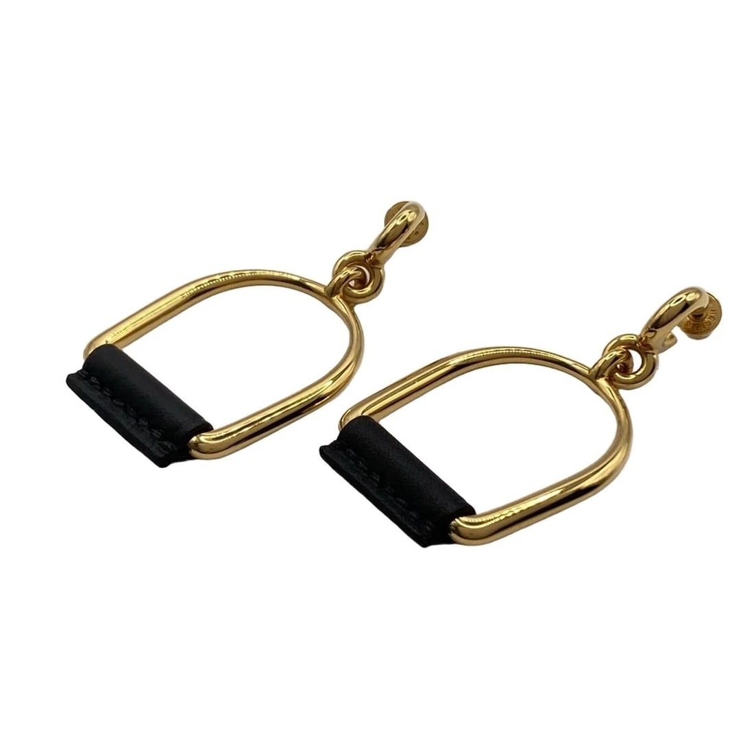 HERMES HERITAGE EQUESTRE ETRIER - GOLD EARRINGS: HERMES Heritage Equestre Etrier - Gold Earrings Brand: HERMES Type: Earrings Material: Hardware, Leather Color: Gold, Black Size: Top: 1.57 inch (4 cm) * 1.14 inch (2.9 cm) Length: 1.89 inch (4.8