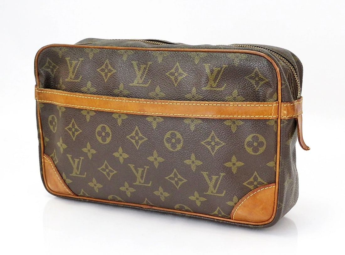 LOUIS VUITTON COMPIEGNE 28 GM MONOGRAM POCHETTE CLUTCH BAG: LOUIS VUITTON Compiegne 28 GM Monogram Pochette Clutch Bag Brand: Louis Vuitton Type: Cosmetic Bags Material: Coated Canvas Color: Browns Size: Size in inches (approx.):W 11 x H 6.7 x D 2.4 Acces