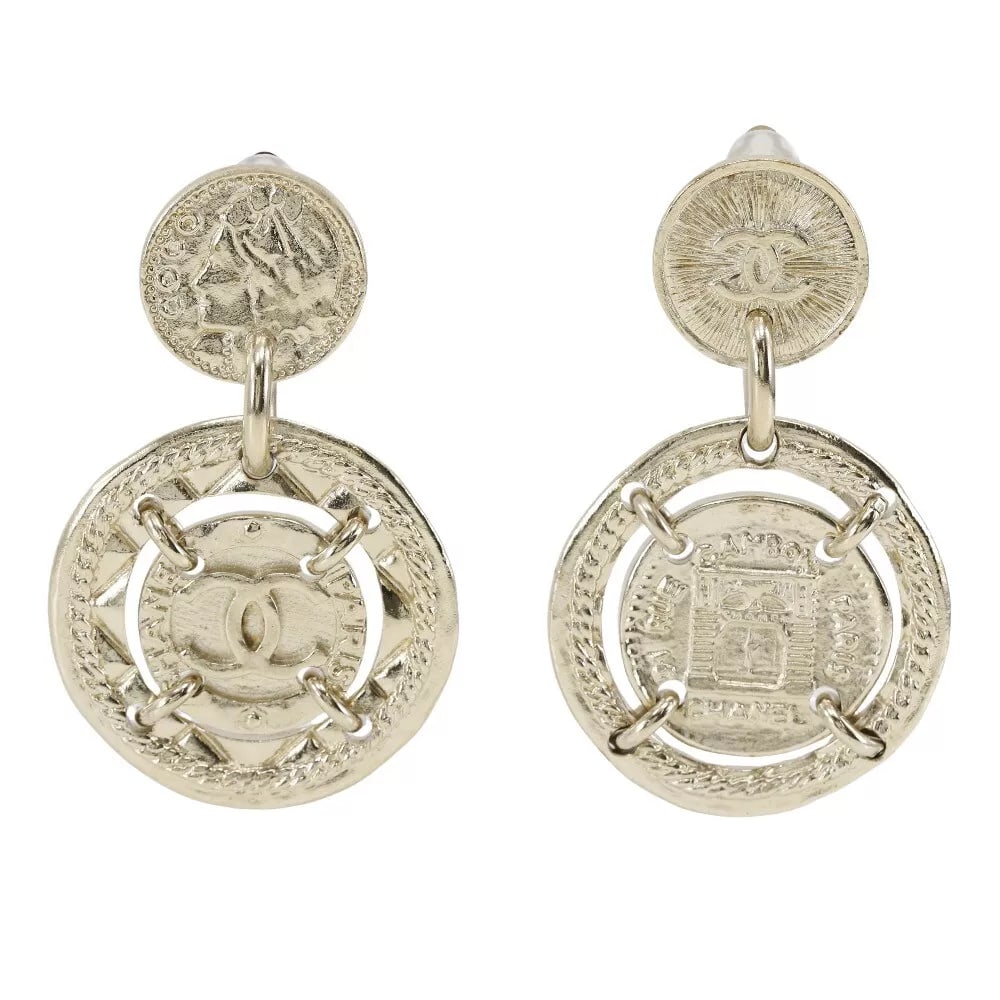 CHANEL EARRING 2-PIECE SET NECKLACE PLATED GOLD: CHANEL Earring 2-piece set Necklace Plated Gold Brand: CHANEL Type: Necklace Material: Plated Gold Color: Silver Size: Neck around?43.0cm Top?W38mm x H46mm Accessories: None Accessories No