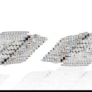 PLATINUMART DECO DIAMOND BRACELET: PlatinumArt Deco Diamond Bracelet Metal Type: Platinum  Condition: Excellent  Size: Measurements: 7 inches.  Description: Very elaborate Platinum 1930's Art Deco 60 Carat Diamond Bracelet. Designed wi