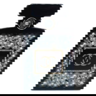 CHANEL PERFUME BOTTLE BROOCH PIN BLACK: Chanel Perfume Bottle Brooch Pin Black Brand: Chanel Type: Brooch Material: Acrylic, Gold Plated, Artificial Pearl Color: Black, Silver, Gold Size: W 2.8 x H 4.9 cm Accessories: None Acces