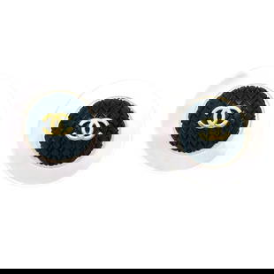 CHANEL WHITE BLACK BUTTON SHELL EARRINGS CLIP-ON: Chanel White Black Button Shell Earrings Clip-On Brand: CHANEL Type: Earrings Material: Shell, Acrylic, Gold-plate Color: White, Black Size: Diameter: 4.0 cm Accessories: None Accessories