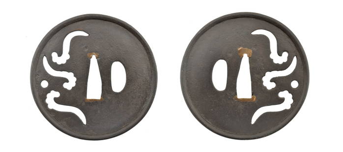 IRON TSHBA SUKASHI (MGJ1343): Iron Tshba Sukashi (MGJ1343) Description: Iron Tshba Sukash.i Elevated rim unsigned and boxed.  Size: None  Accessories: None Accessories Notice: When purchasing pre-owned goods, please refer to the p