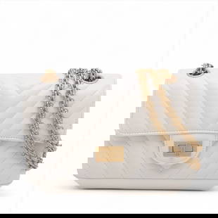CHANEL LEATHER SINGLE FLAP DOUBLE CHAIN BAG CHEVRON: Chanel Leather Single Flap Double Chain Bag Chevron Brand: Chanel  Type: Shoulder bag  Material: Leather  Color: White  Size: Height:4.9inch Length:7.9inch Depth:3.0inch Shoulder height:11.2inch  Acce