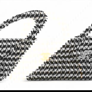 CHANEL MATELASSE WOOL 2 WAY SHOULDER BAG HOUNDSTOOTH: Chanel Matelasse Wool 2 Way Shoulder Bag Houndstooth Brand: Chanel Type: Shoulder bag Material: Wool Color: Black Size: Height:4.9inch Length:7.7inch Depth:2.4inch Handle height:2.4inch Shoulder h