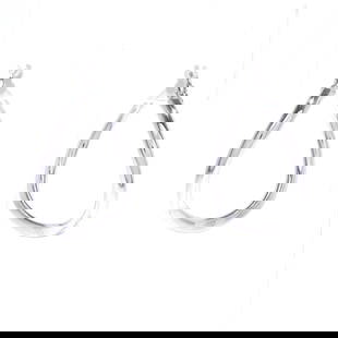 UNBRANDED 18K WHITE GOLD EARRINGS: Unbranded 18K White Gold Earrings Brand: Unbranded  Type: Earrings  Material: 18K White Gold  Color: 18K White Gold  Size: Top : 0.94 inch (2.4 cm) * 0.08 inch (0.2 cm)  Accessories: None Acces