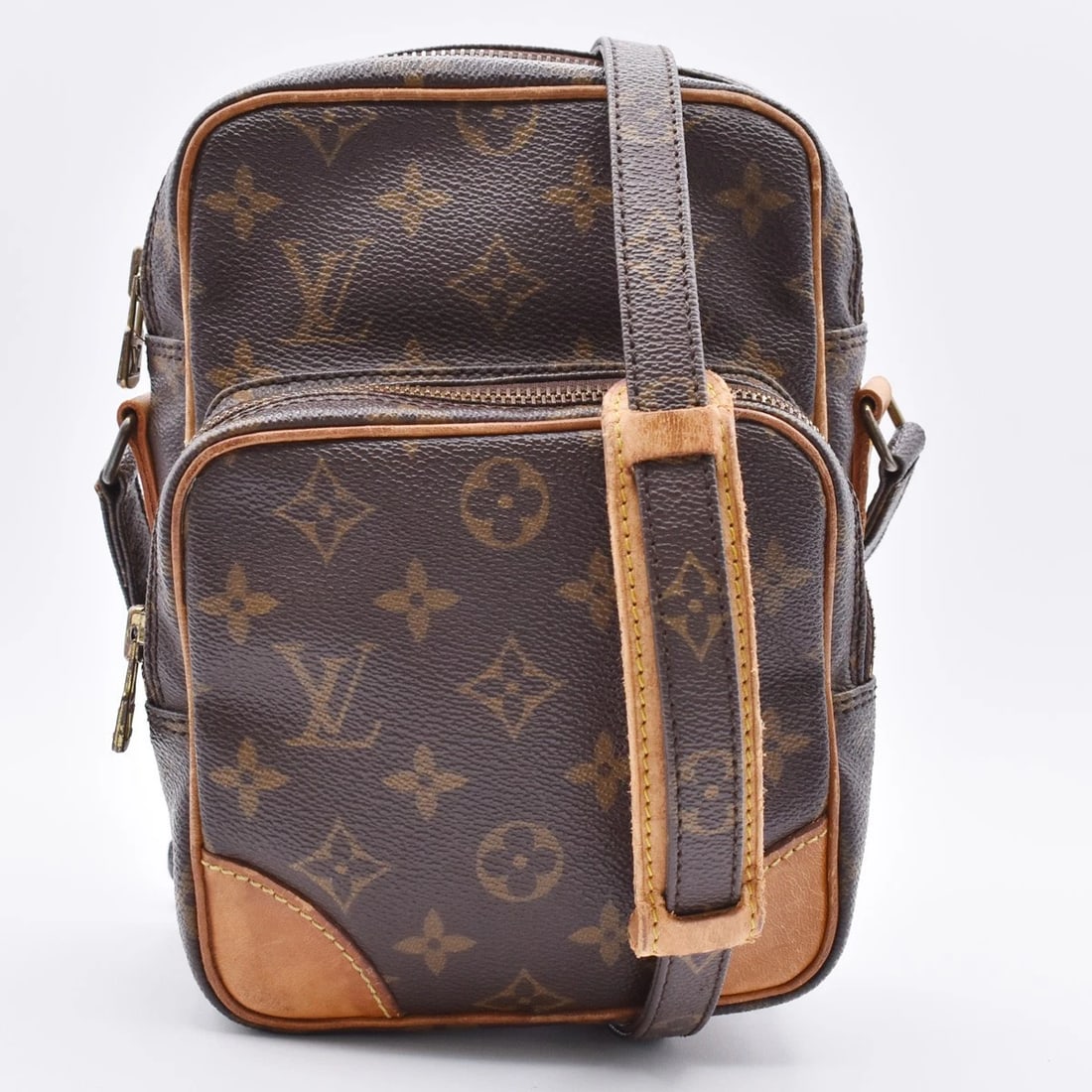 LOUIS VUITTON AMAZON CROSSBODY SHOULDER BAG MONOGRAM LEATHER: LOUIS VUITTON Amazon Crossbody Shoulder Bag Monogram Leather Brand: LOUIS VUITTON Type: Shoulder Bag Material: Monogram Leather Color: Brown Size: ( inch ) W 5.9 x H 8.5 x D 3.5 " (approx.)SHOULDE