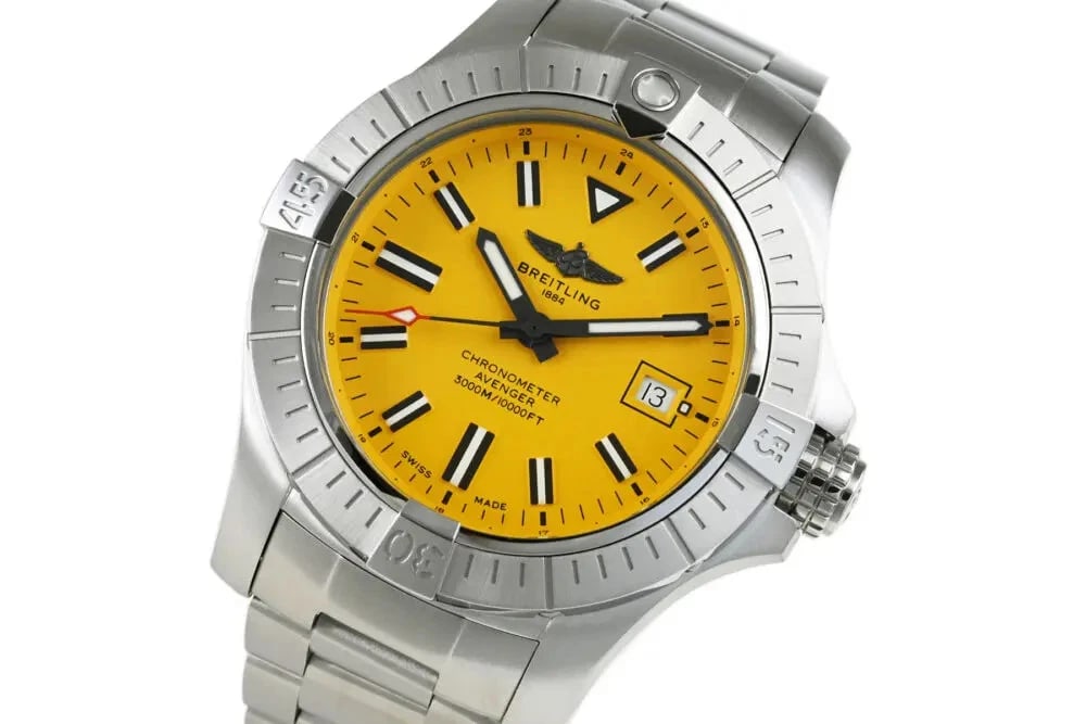 BREITLING AVENGER AUTOMATIC WRIST WATCH (1 of 4)
